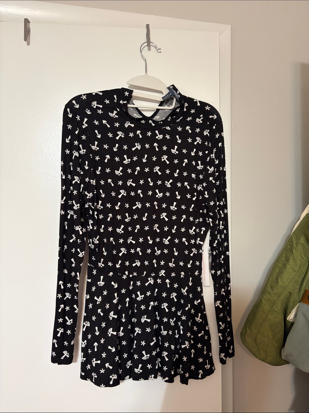 Modcloth Black Long-Sleeve Printed Peplum Top